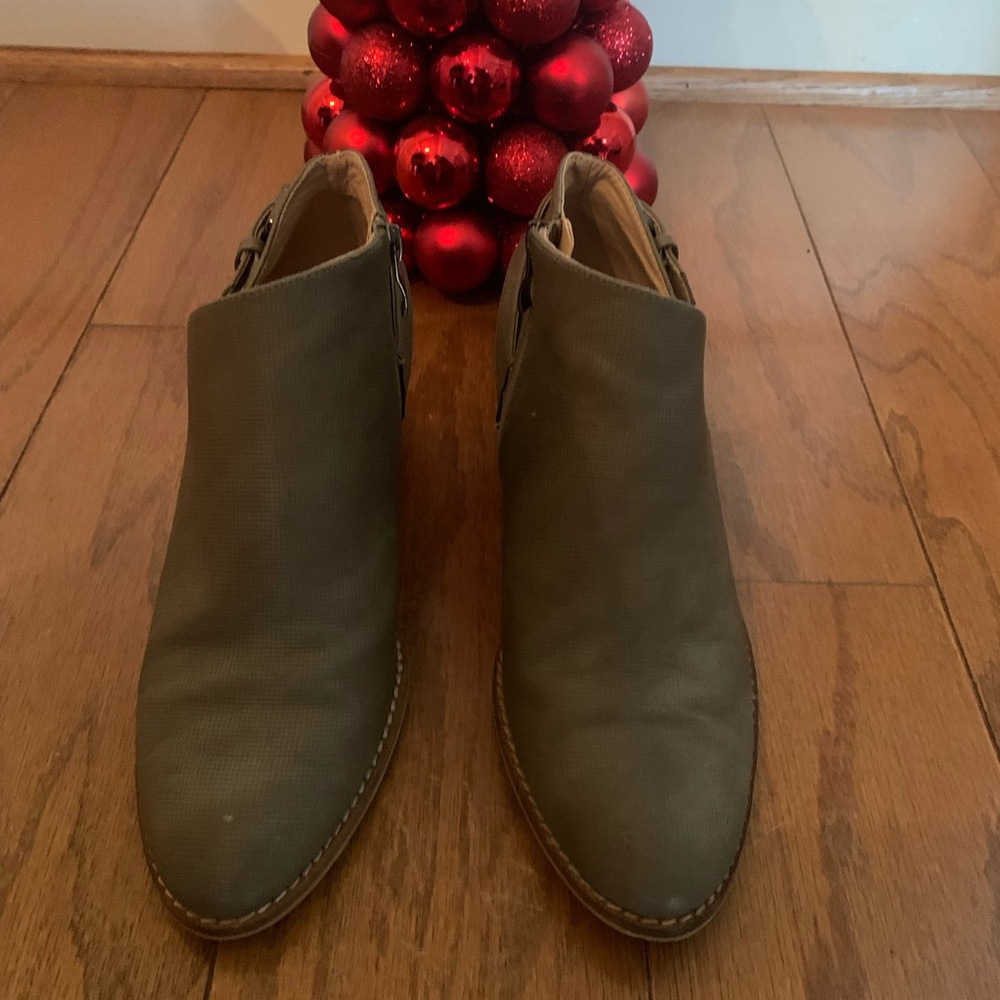 Bootie, size 8